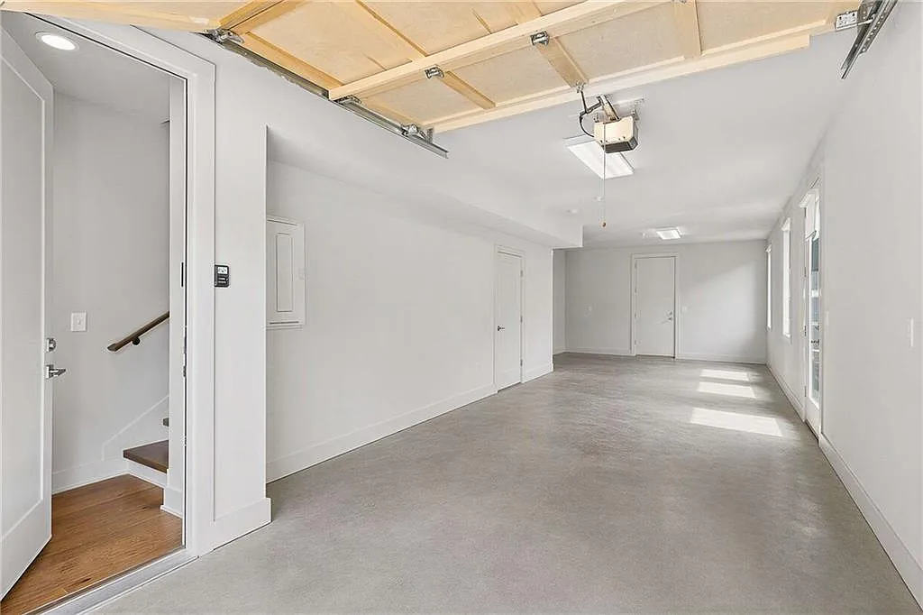 3 bed, 3.5 bath, 1915 sqft, $4,500 — Photo 3