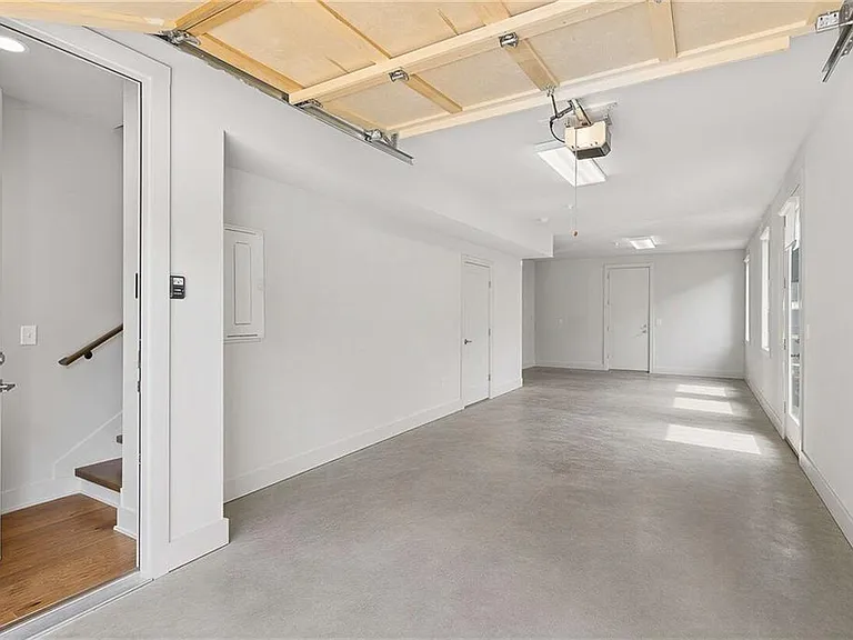 102 City View Ct NE — Photo 3