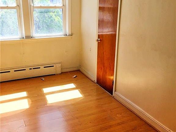 5th image of 212 Maple Ave