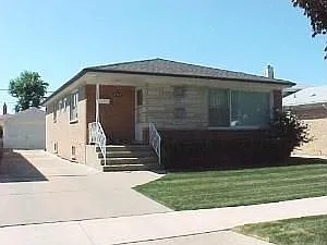 2512 George St photo 1