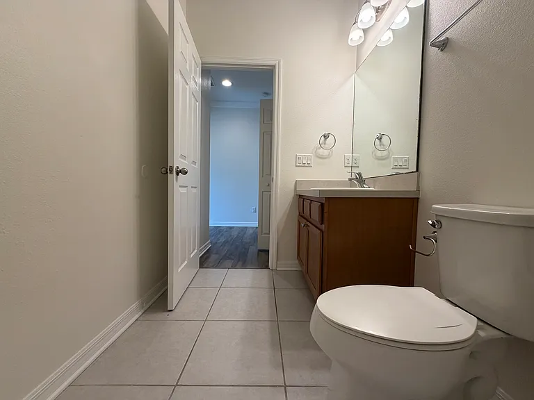 1018 Capitol Hill Ct — Photo 20