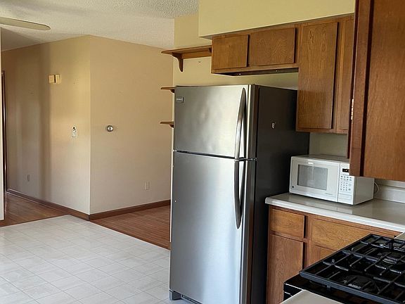 3rd image of 717 10th Ave SE