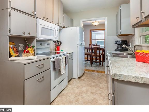 5th image of 2096 Jessamine Ave E