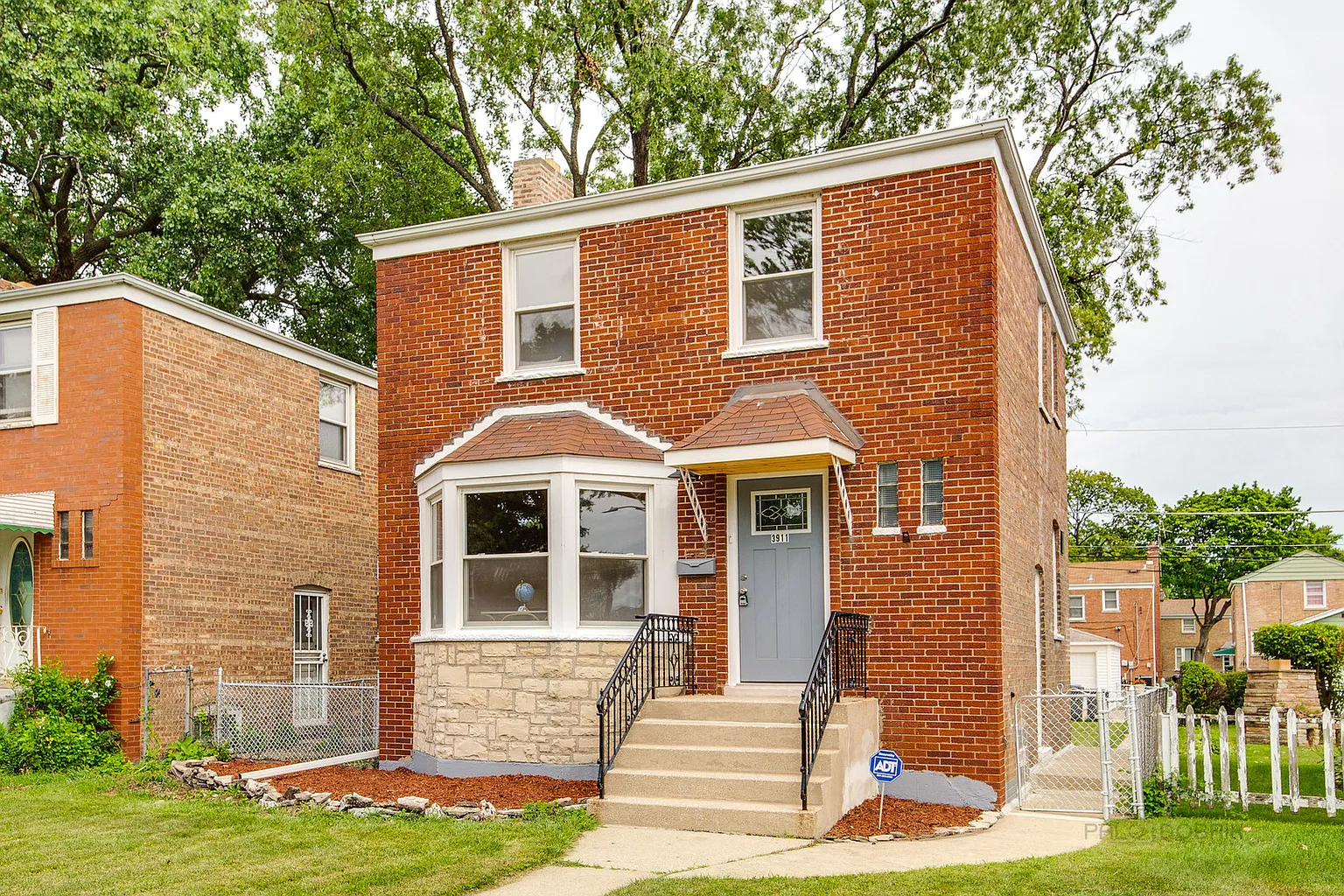 3911 Gladys Ave photo 1