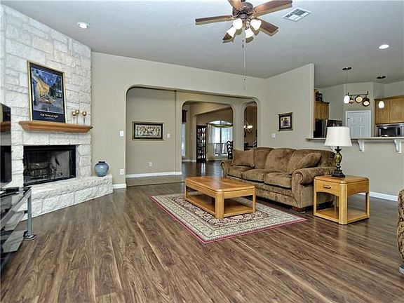 3rd image of 204 N Rawhide Trl
