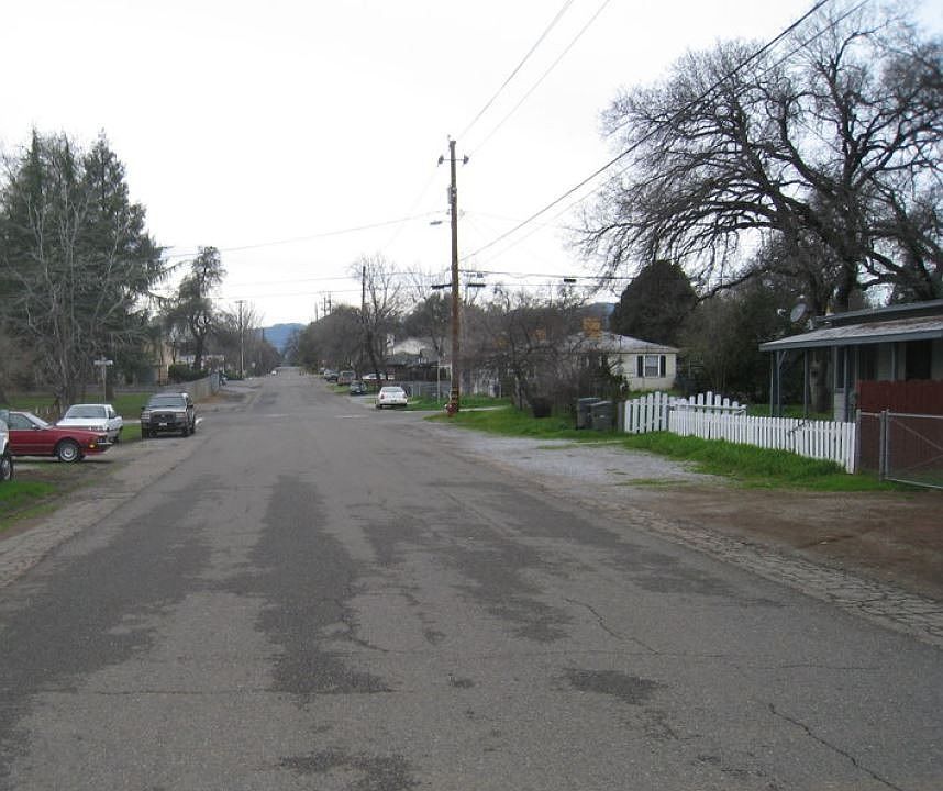 2nd image of 4725 Main St