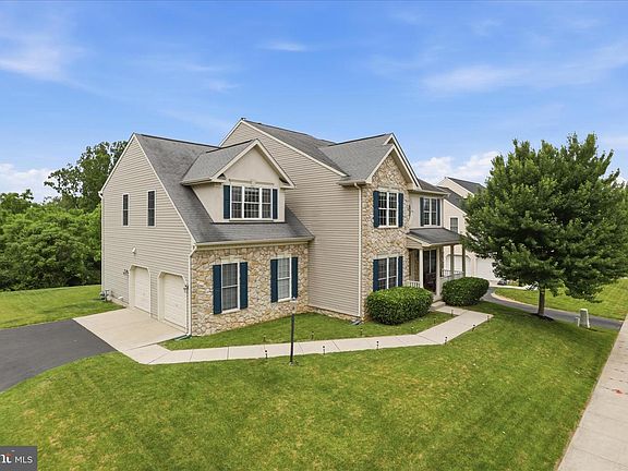 4th image of 1042 Silver Maple Cir