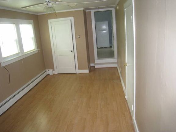 Living room w/pergo floor