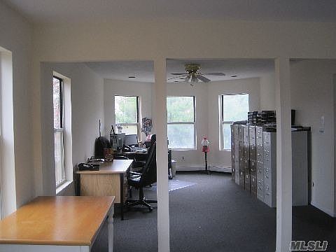 4th image of 688 Smithtown Byp