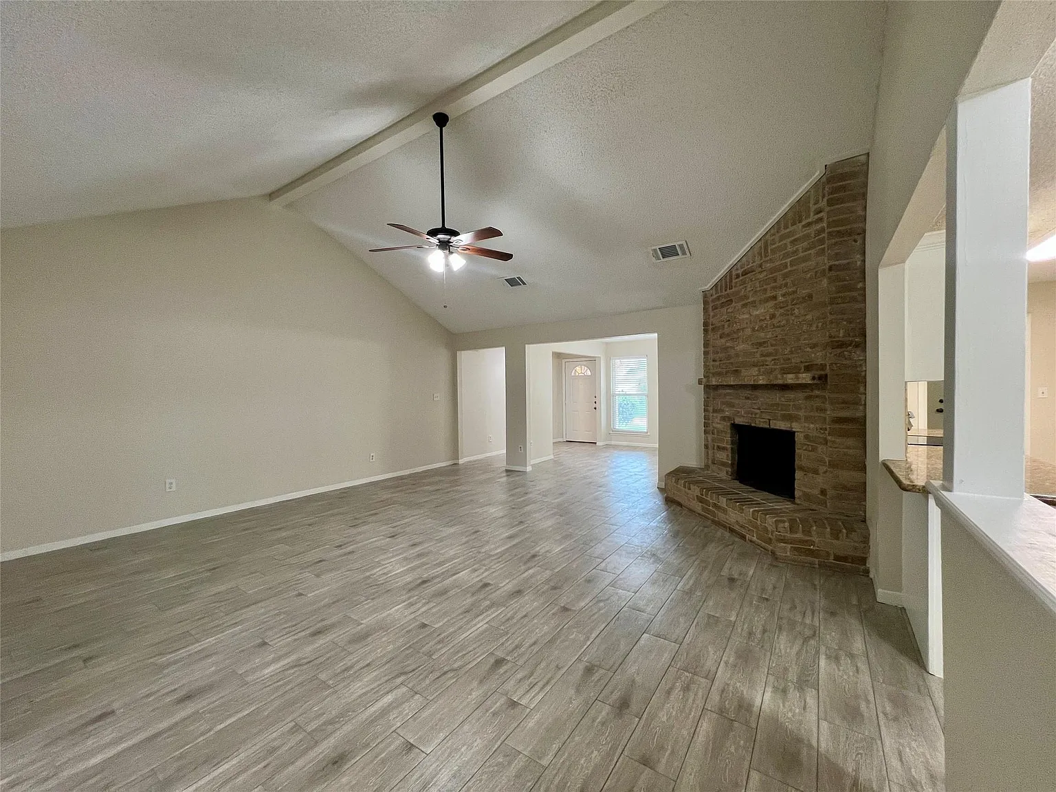 3 bed, 2.0 bath, 2182 sqft, $2,100 — Photo 3