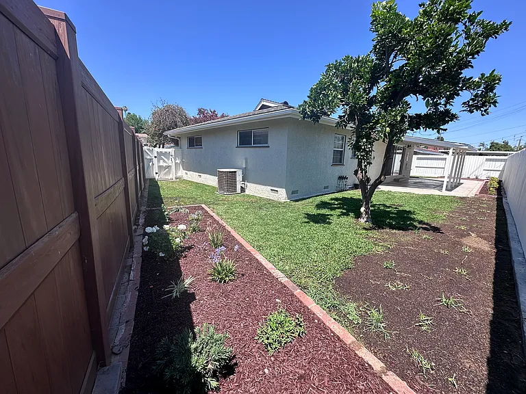230 Stevens Ave — Photo 38