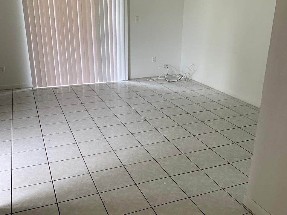 2nd image of 11934 Alafaya Woods Ct