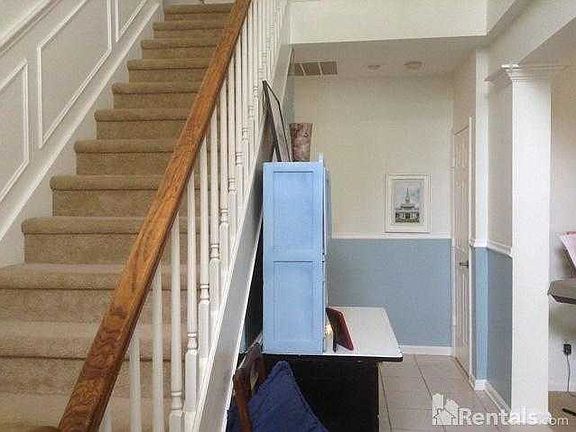 3rd image of 405 Flatwood Dr