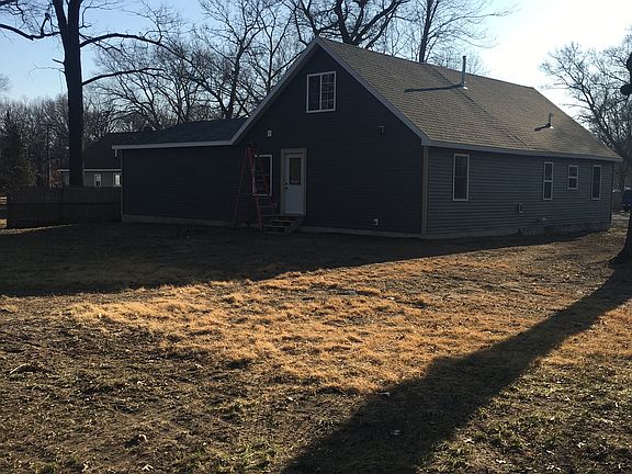 5th image of 2898 Stratford St