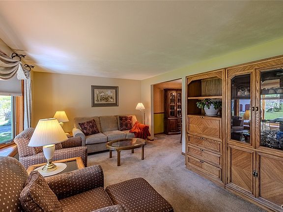 3rd image of 7618 Sandy Ln