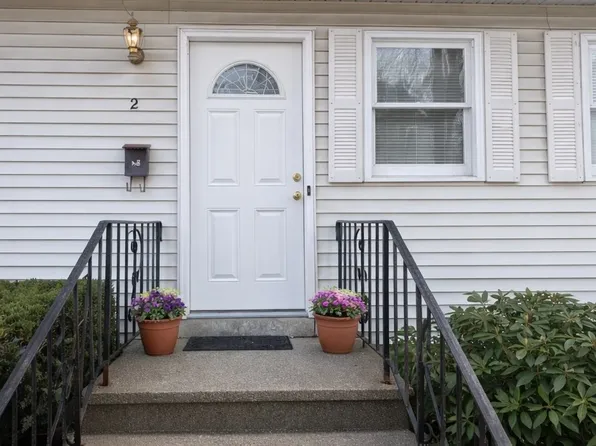 2 Whalen Ln #2, Natick, MA 01760