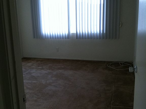 4th image of 1033 Jefferson Ave APT 17