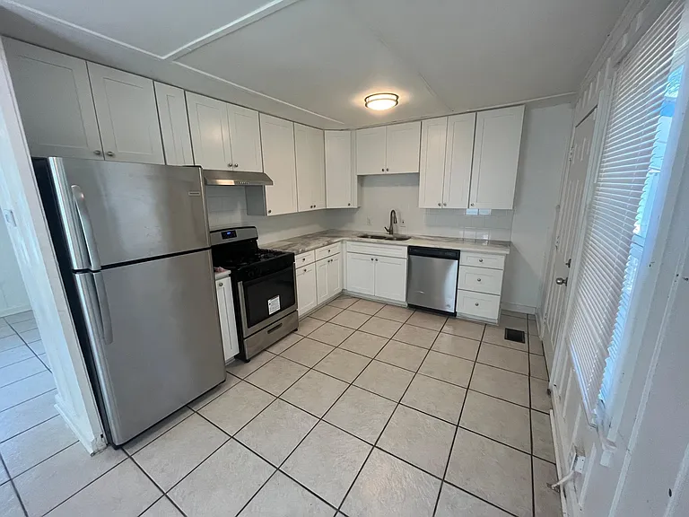 126 Huntlee Dr — Photo 6