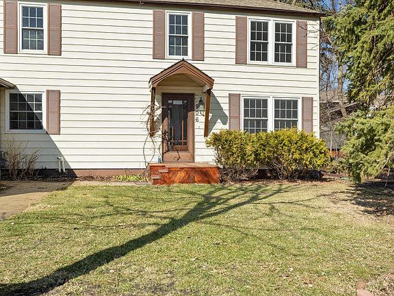 3rd image of 906 Sheyenne St