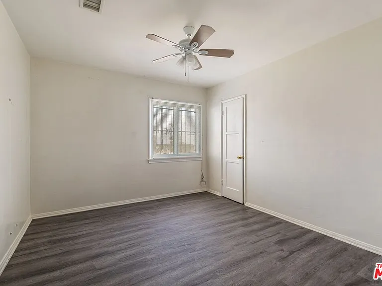 8610 S 6th Ave — Photo 10
