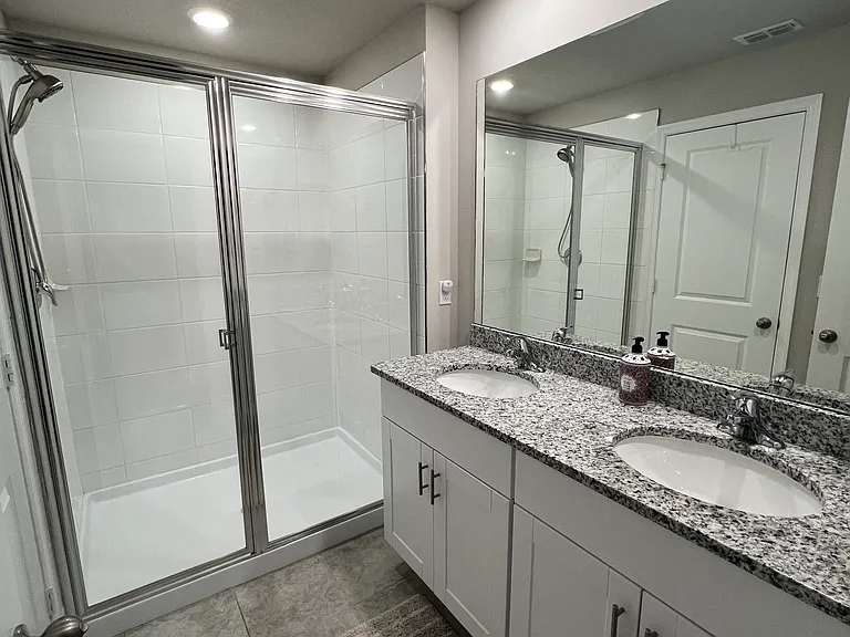 5698 Edgewater Cir — Photo 12