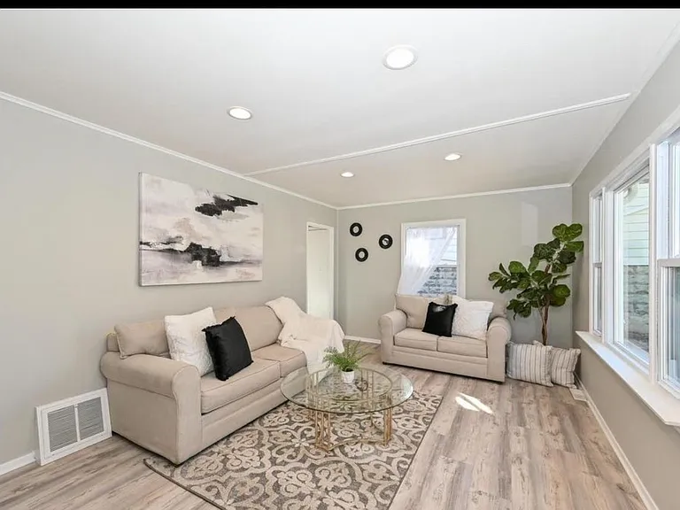 236 N 61st St — Photo 3