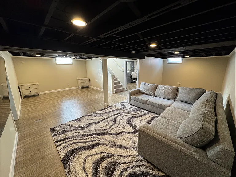 28653 Westfield St — Photo 8