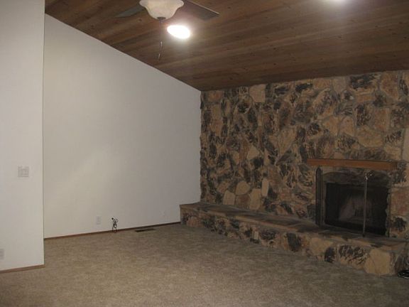 4th image of 7670 Greenhaven Dr