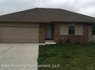 5616 W Longleaf Dr, Springfield, MO 65802