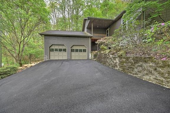 3rd image of 2028 Queensbury Ct