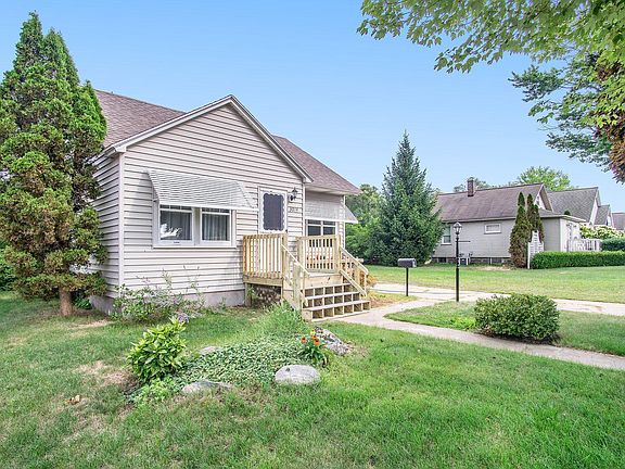 2nd image of 3014 Glade St