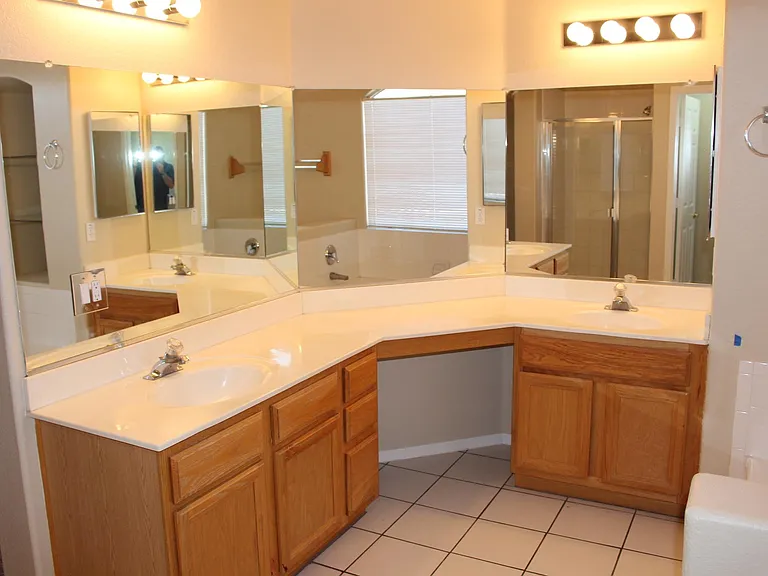 807 W Kesler Ln — Photo 11