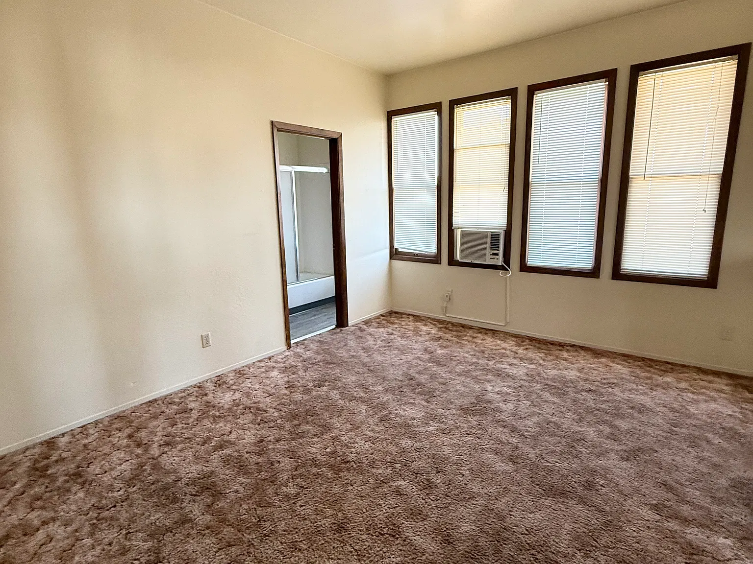 Studio, 500 sqft, $950 — Photo 2