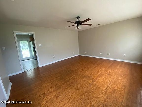 5th image of 420 Champlin St