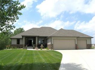 967 Wynstone Dr, North Sioux City, SD 57038
