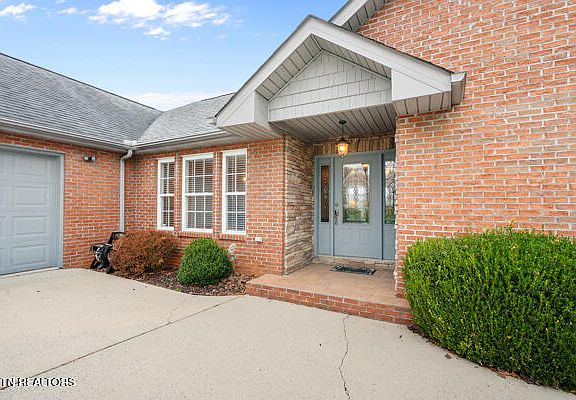 4th image of 2411 Robin Ridge Dr