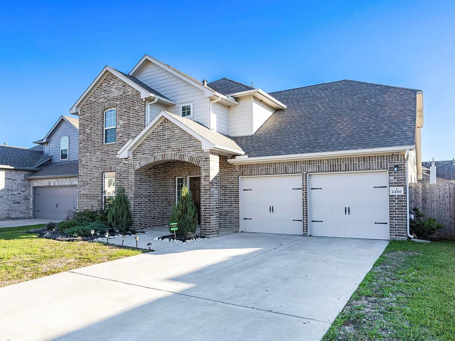 4 bed, 3.0 bath, 3282 sqft, $3,200 — Photo 2