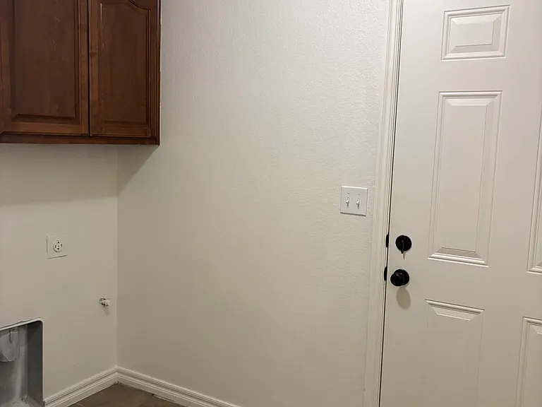 2502 Hunters Ct — Photo 10