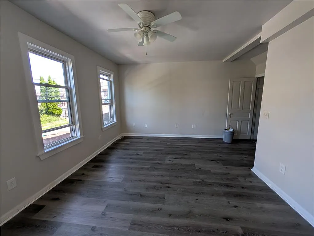 1 bed, 1.0 bath, 796 sqft, $1,300 — Photo 2