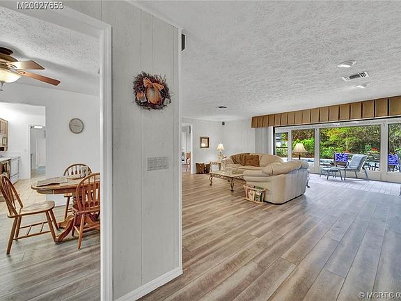 5th image of 4500 SW Country Pl