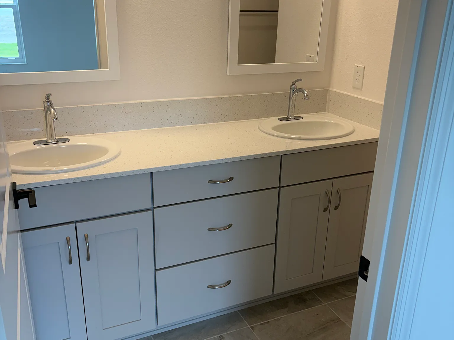 3 bed, 1400 sqft, $2,400 — Photo 4