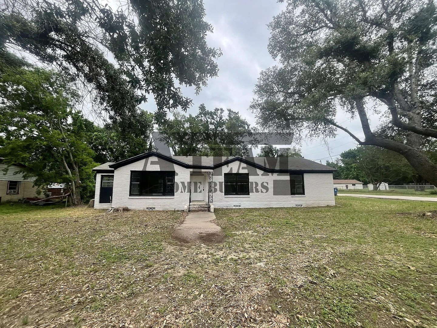 Fully Remodeled 3 Bedroom 2 Bathroom — Photo 1