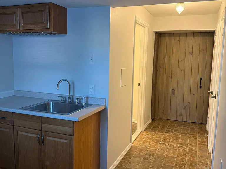 Basement kitchenette/wet bar