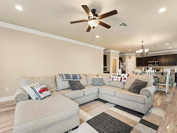 4th image of 2115 Orleans Dr