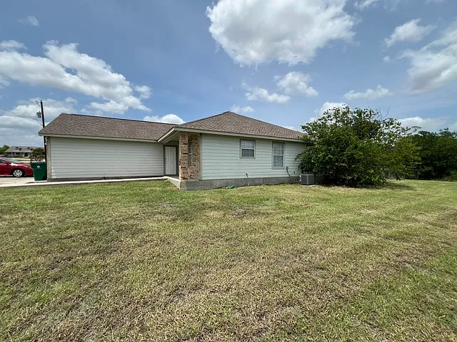 512 Crest Circle Dr - 512B — Photo 2