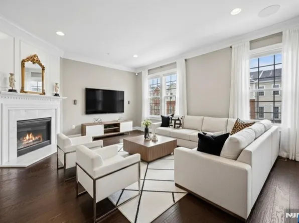 4 Wesmont Dr #1102, Wood Ridge, NJ 07075