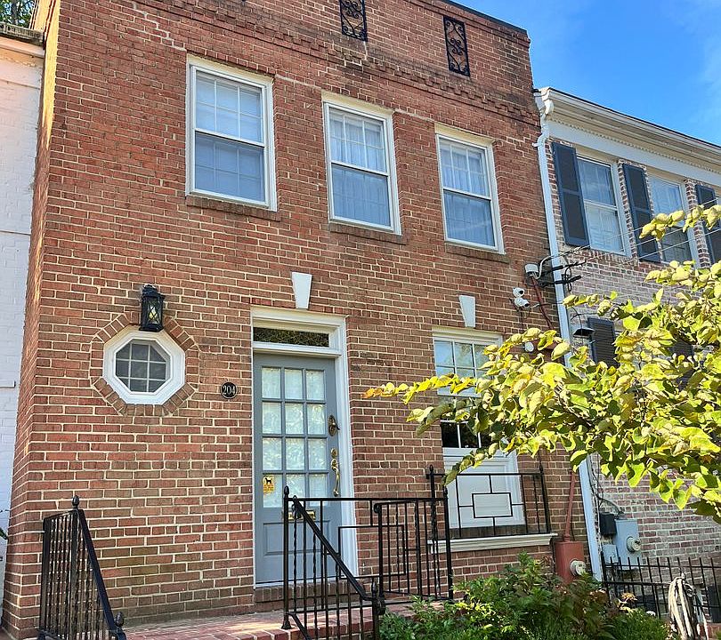 1st image of 204 Jefferson St