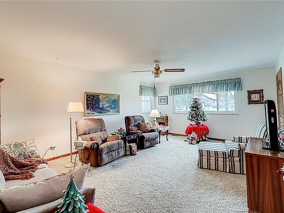 3rd image of 4833 Woodland Dr