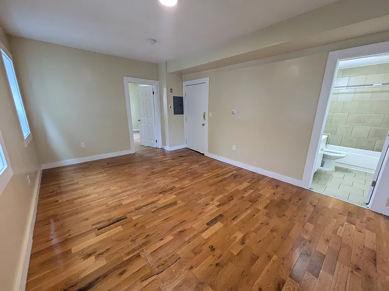 564 Howard Ave #2 — Photo 9