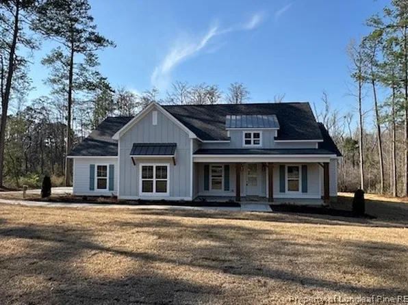 5379 Clubhouse Ln, Hope Mills, NC 28348